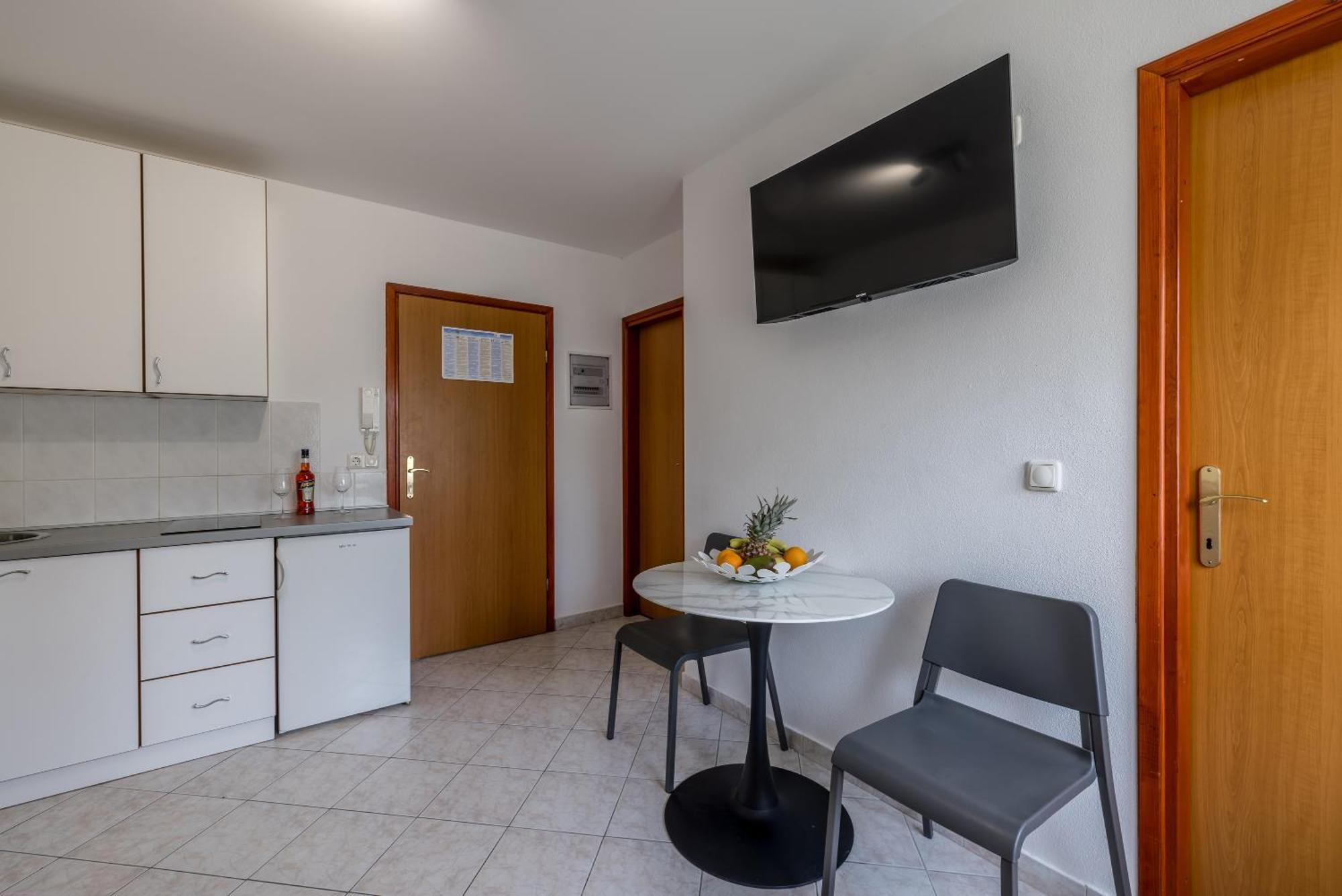 פודסטראנה Mediterano Apartments מראה חיצוני תמונה