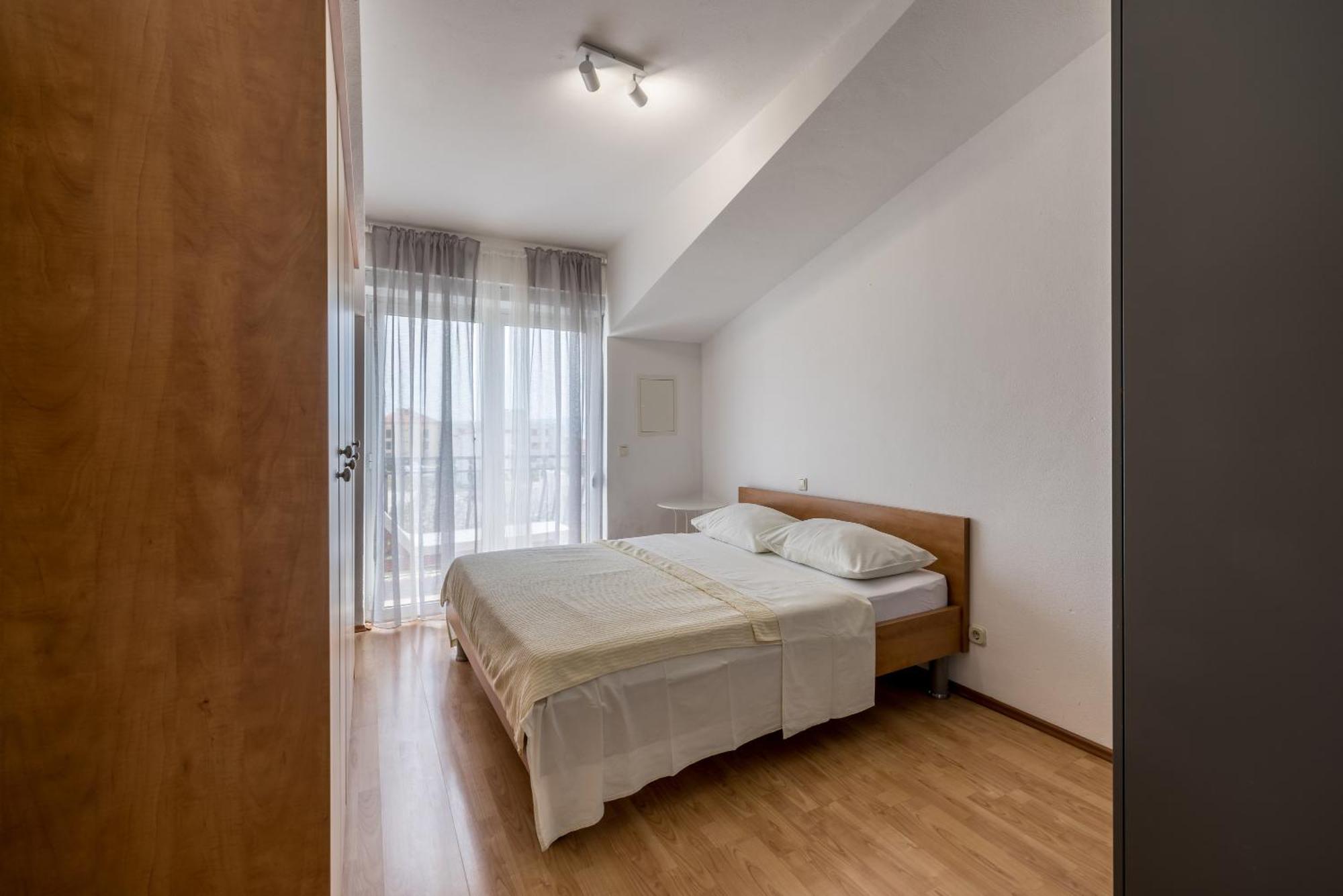 פודסטראנה Mediterano Apartments מראה חיצוני תמונה
