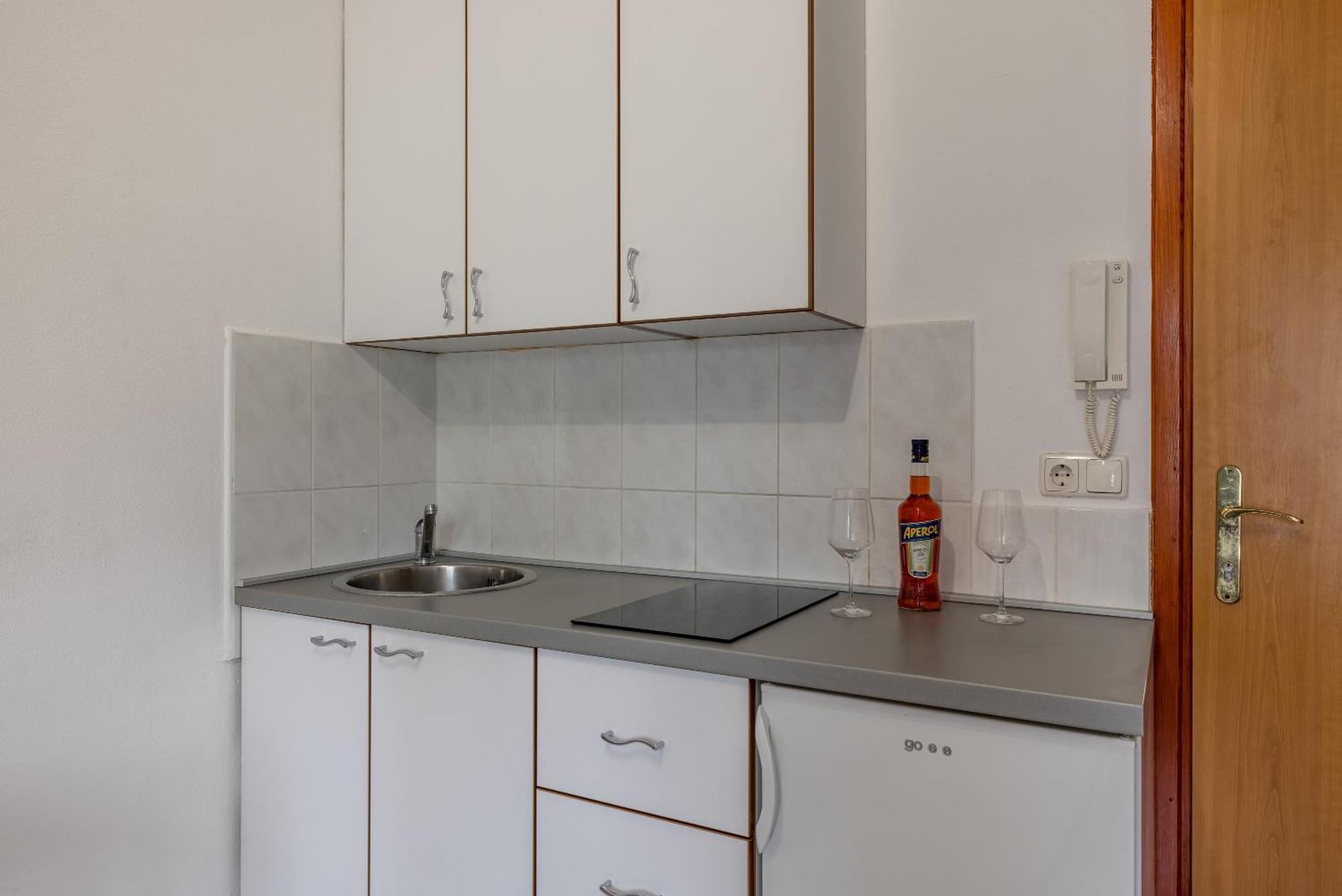 פודסטראנה Mediterano Apartments מראה חיצוני תמונה
